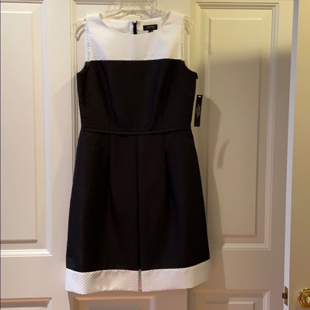 Tahari sleeveless dress